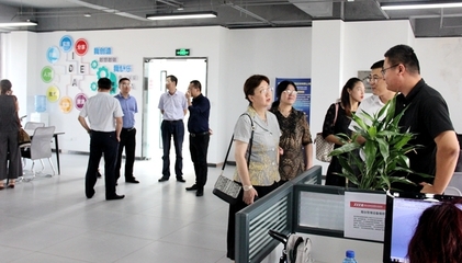 市科技局赴高新区考察调研科技企业孵化服务工作