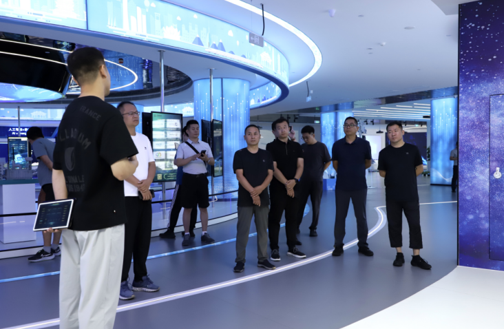科创泉城 智启未来 | 网络达人集体“上岛”！解锁济南人工智能“黑科技”，科技企业孵化服务再升级